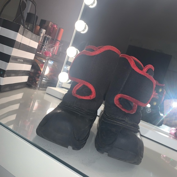 Kids Light Up Winter Boots Size 7 - Picture 2 of 4